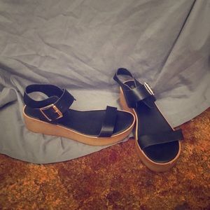 Flat form sandal wedge